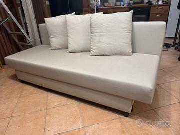 Coppia divani letto con cuscini