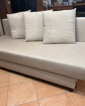 Coppia divani letto con cuscini