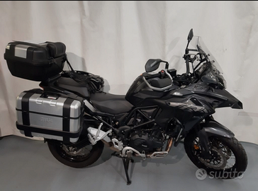 Benelli TRK 502 x con accessori
