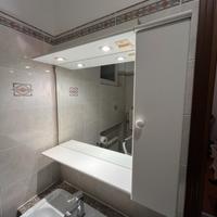 Mobile bagno con specchio e luce