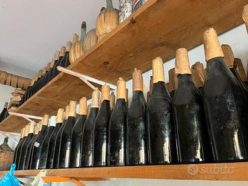 Bottiglie vuote per vino