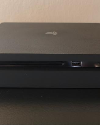 PlayStation 4 slim (1TB); perfette condizioni 