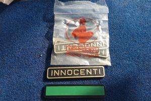 innocenti targhette in plastica varie