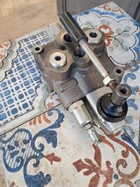 distributore idraulico per spaccalegna