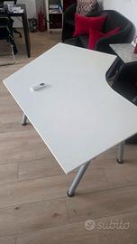 Scrivania angolare Ikea Galant bianca regolabile