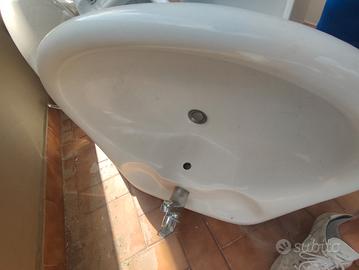 coppia lavabo con colonne e rubinetti 