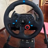 Volante Logitech con pedali e sedia