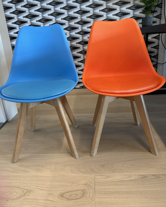 Set 4 sedie moderne colorate con gambe in legno