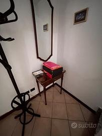 Specchio e tavolino vintage