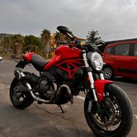 DUCATI Monster 821