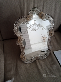Specchio e cornice in vetro antico in mercurio