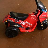 Moto elettrica peg perego bimbi semi nuova