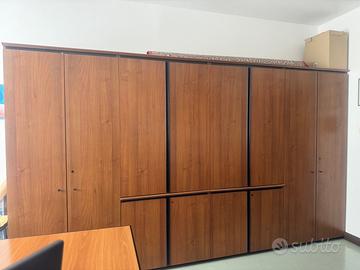 Arredo ufficio: armadio, scrivania, cassettiera