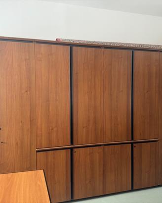 Arredo ufficio: armadio, scrivania, cassettiera