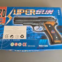 Pistola giocattolo in plastica