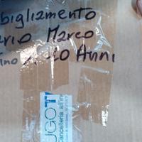 Scatoloni di abbigliamento vario