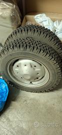 Cerchi con gomme invernali fiat 500 L 1970