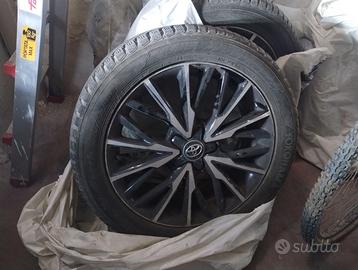 Gomme invernali Yokohama+ cerchi in lega Toyota