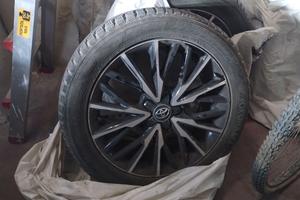 Gomme invernali Yokohama+ cerchi in lega Toyota