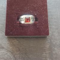 Anello uomo con pietra granato