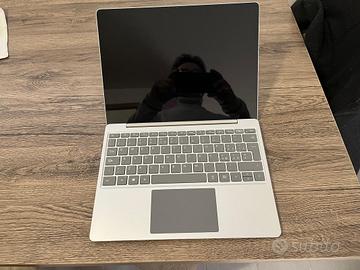 Microsoft Surface Laptop Go core I5 10° Gen .8/256