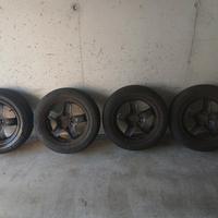 Cerchio in lega con pneumatico-circa 90% di usura