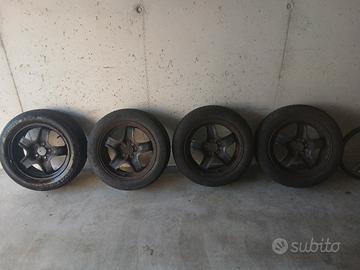 Cerchio in lega con pneumatico-circa 90% di usura