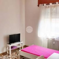 Stanza singola gigante (18 mq) fronte Ospedale