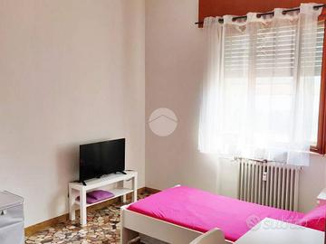 Stanza singola gigante (18 mq) fronte Ospedale