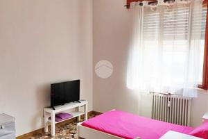 Stanza singola gigante (18 mq) fronte Ospedale