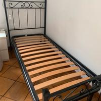 Struttura letto con rete a doghe