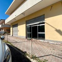 Ampio garage di 55mq.in Via Tavo