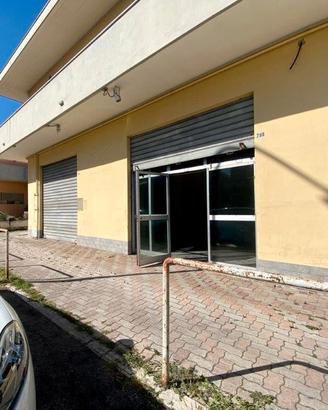 Ampio garage di 55mq.in Via Tavo
