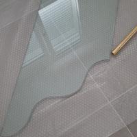 Mensola in vetro sagomata  a pianoforte.