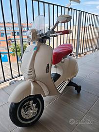 Vespa Piaggio giocattolo bambini 946 bianca