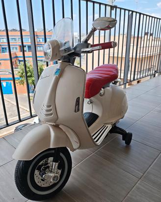 Vespa Piaggio giocattolo bambini 946 bianca