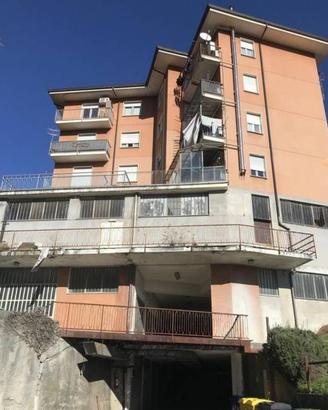 Immobile in asta di 130 m² con 3 locali e box auto