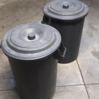 Bidone in plastica nero per rifiuti o giardinaggio