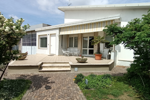 Casa indipendente con grande locale annesso