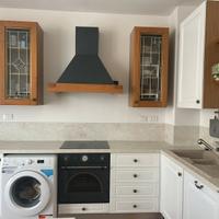 Cucina usata con elettrodomestici