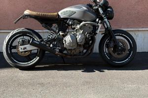 Honda hornet 600 cafe racer