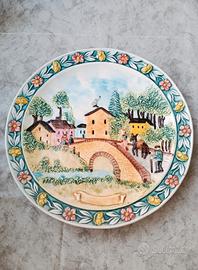 Piatto in ceramica decorativo marchio Falco.