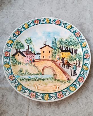 Piatto in ceramica decorativo marchio Falco.
