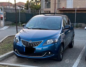 Lamcia Ypsilon Hybrid