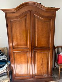 Armadio stile antico, legno massello