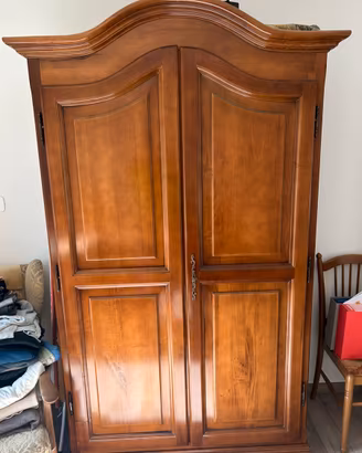 Armadio stile antico, legno massello