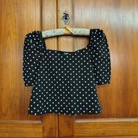 Blusa a Pois con Maniche a Sbuffo – Stile Coquette