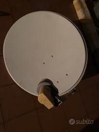 Antenna parabolica satellitare con LNB