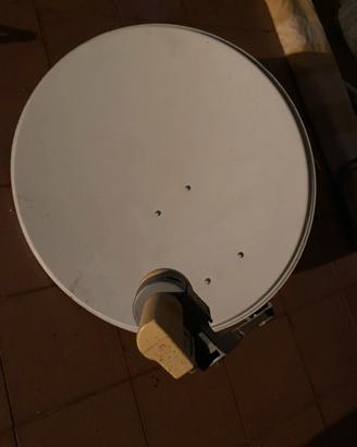 Antenna parabolica satellitare con LNB
