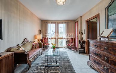 TRILOCALE IN CONTESTO DI PREGIO